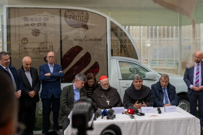 Inauguran en Belén el “vehículo de la esperanza”, un papamóvil convertido en clínica para niños de Gaza