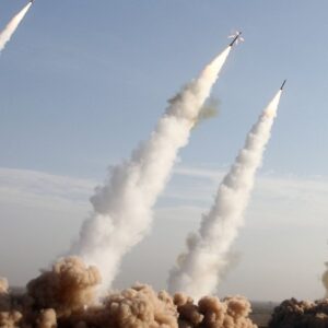 Entre la cruz y el misil: fe, poder y diplomacia en tiempos de tensión