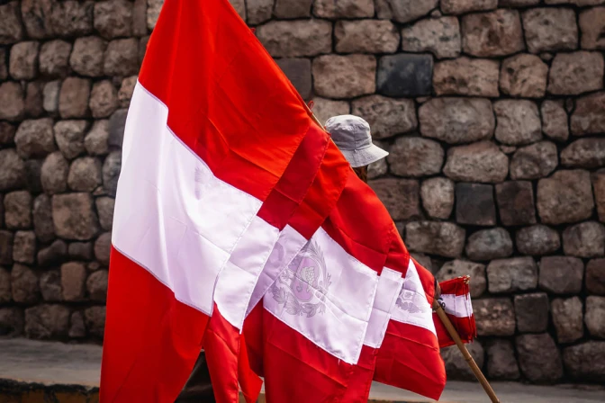 Elecciones Perú 2026: Obispo pide un presidente dispuesto a “sufrir por el país” y que no lo haga sufrir