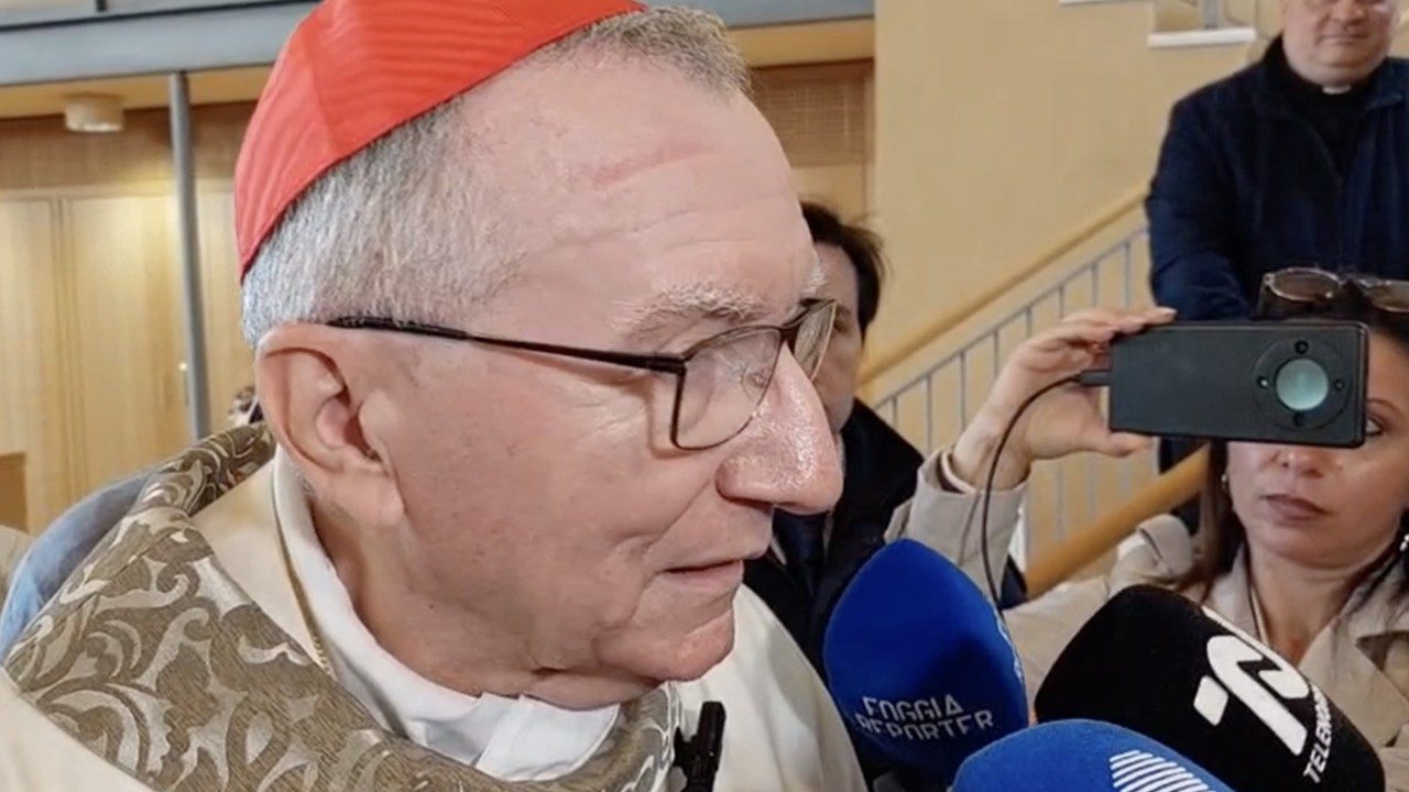 El cardenal Parolin: el Papa sigue su camino y predica la paz