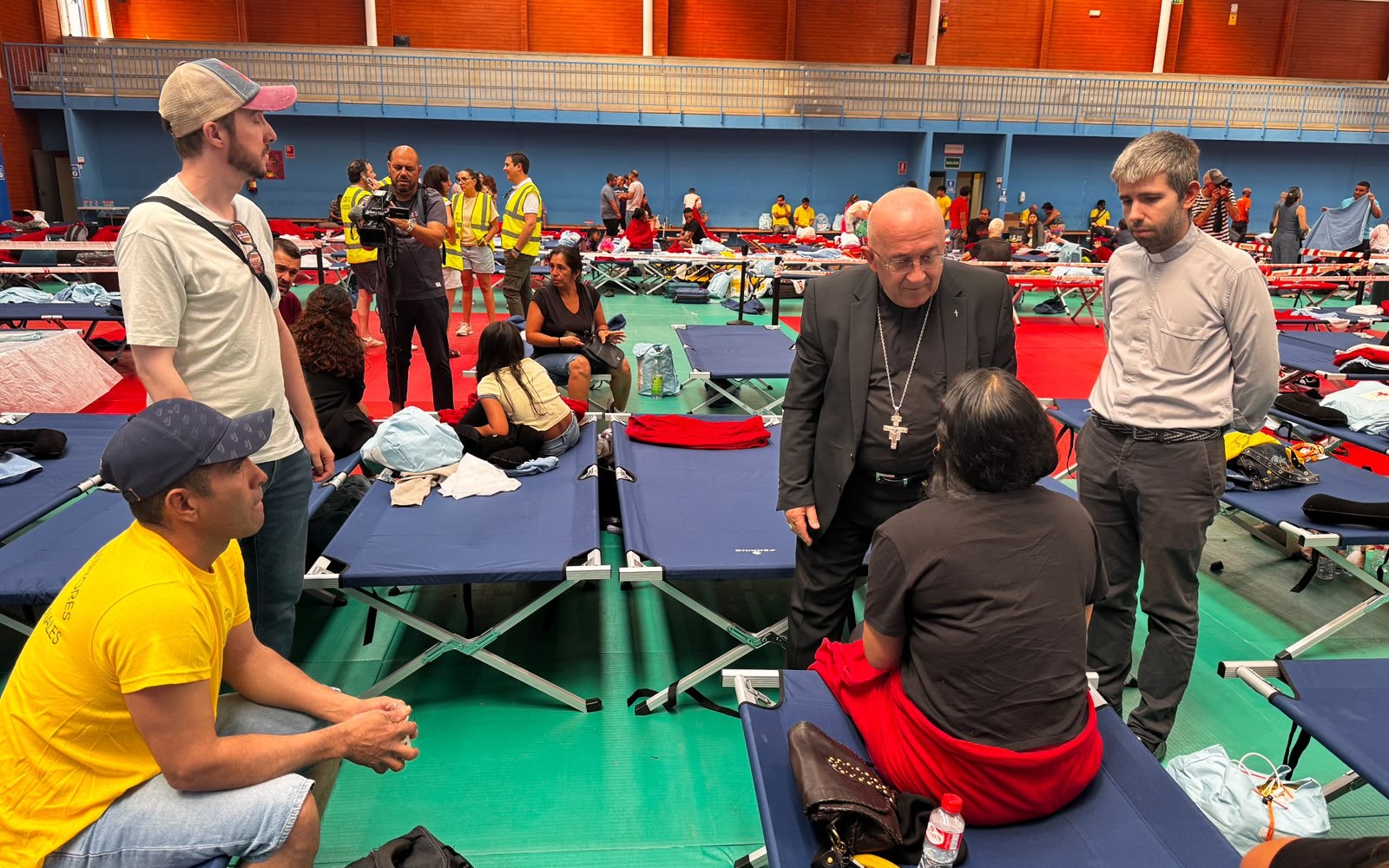 Sacerdotes ante el fuego en España: «La Providencia nos está cuidando con sobreabundancia»