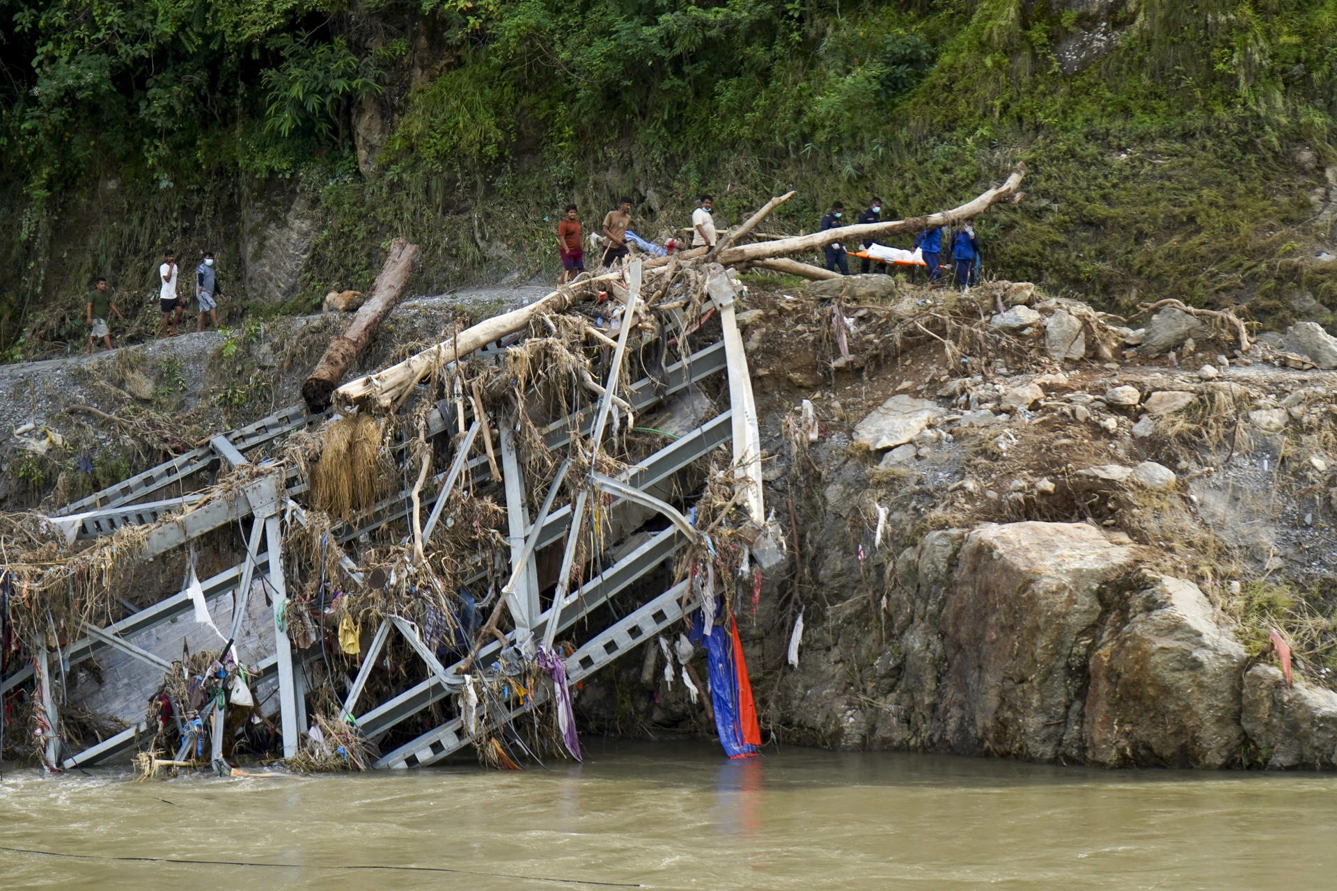 Nepal aumenta a 1.127 la cifra de muertos y a casi 4.900 los desaparecidos tras la riada