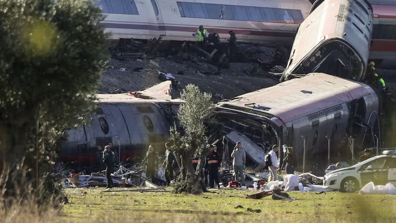 La Iglesia se vuelca con las víctimas del accidente de tren en Toledo, que ya se ha cobrado 68 muertes