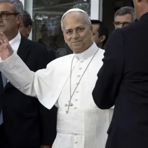 El reseteo del pontificado de León XIV: La fragilidad cambia el paso, no el rumbo