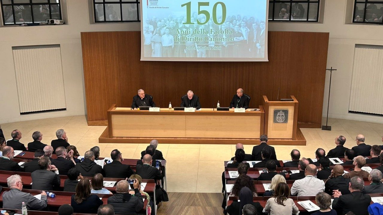 Parolin: El derecho debe regir la IA eliminando las desigualdades